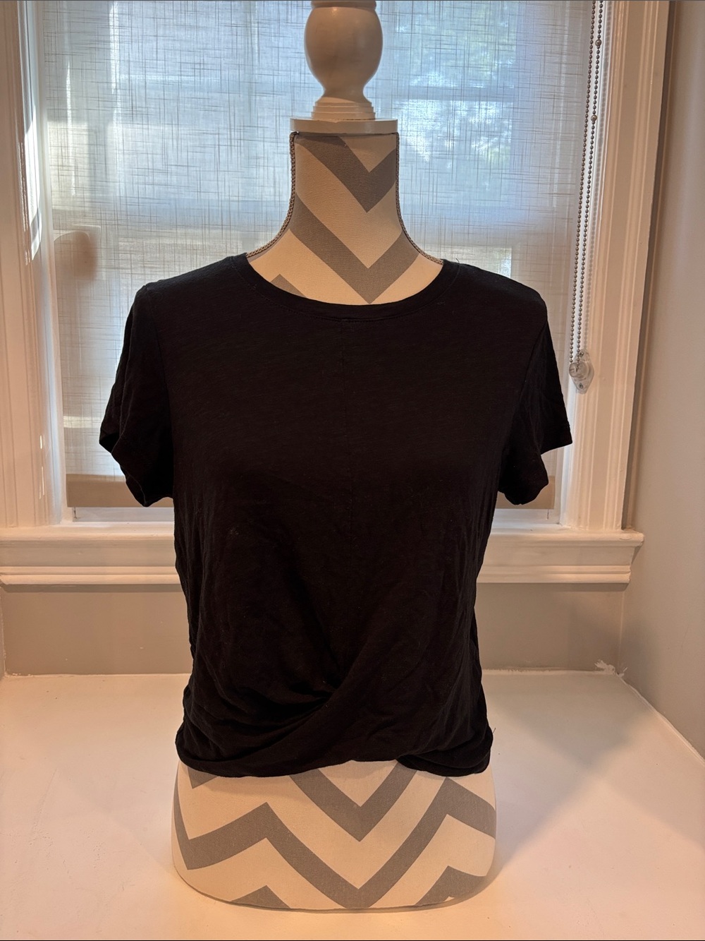 Sanctuary Black Short Sleeve Twist-Hem Tee